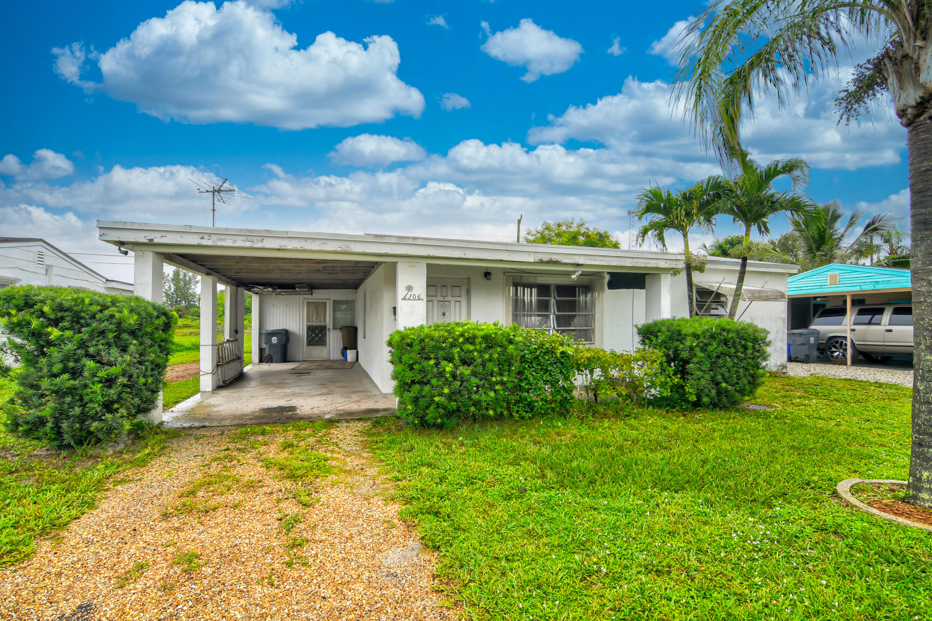 306 Elizabeth Road Lake Worth, FL 33461 - Photo 2 of 23 04_dsc_4557_58_59_60_61
