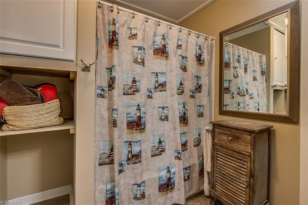3889 Cresent Avenue Trinity, NC 27370 - Photo 17 of 25 Master Bath, tub & shower