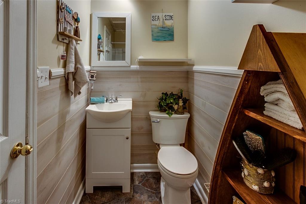 3889 Cresent Avenue Trinity, NC 27370 - Photo 19 of 25 Hall Bath