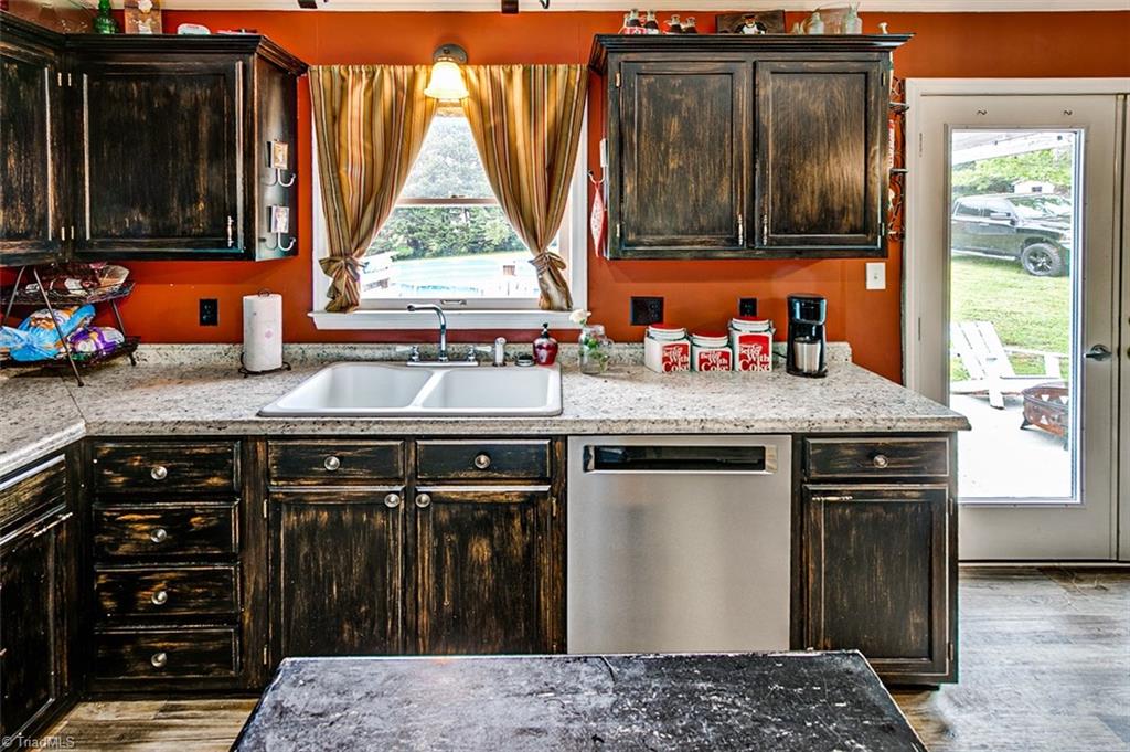 3889 Cresent Avenue Trinity, NC 27370 - Photo 10 of 25 Kitchen