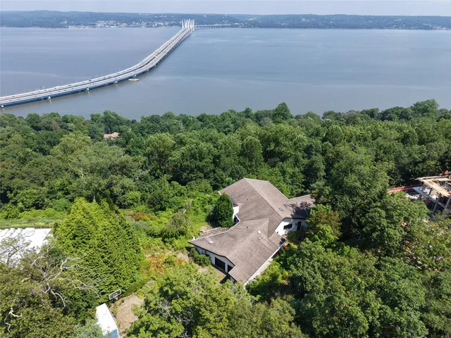 a view of a outdoor space