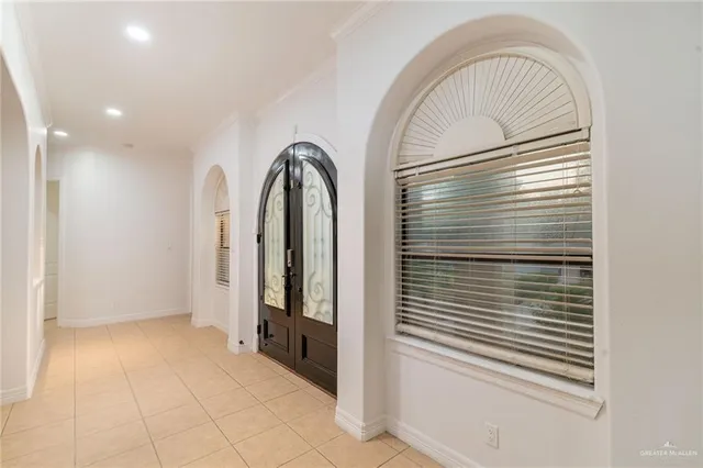 a view of a livingroom with wooden floor and entryway