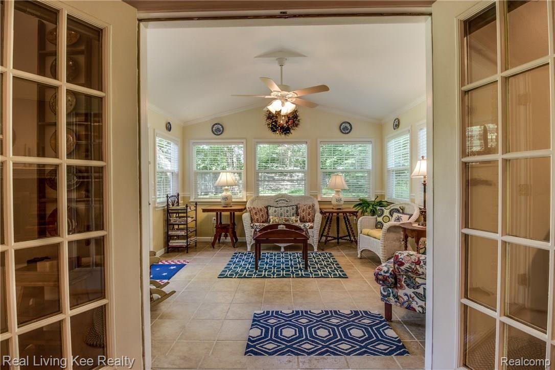 1366 Greenleaf Drive Rochester, MI 48309 - Photo 11 of 29 14.jpg