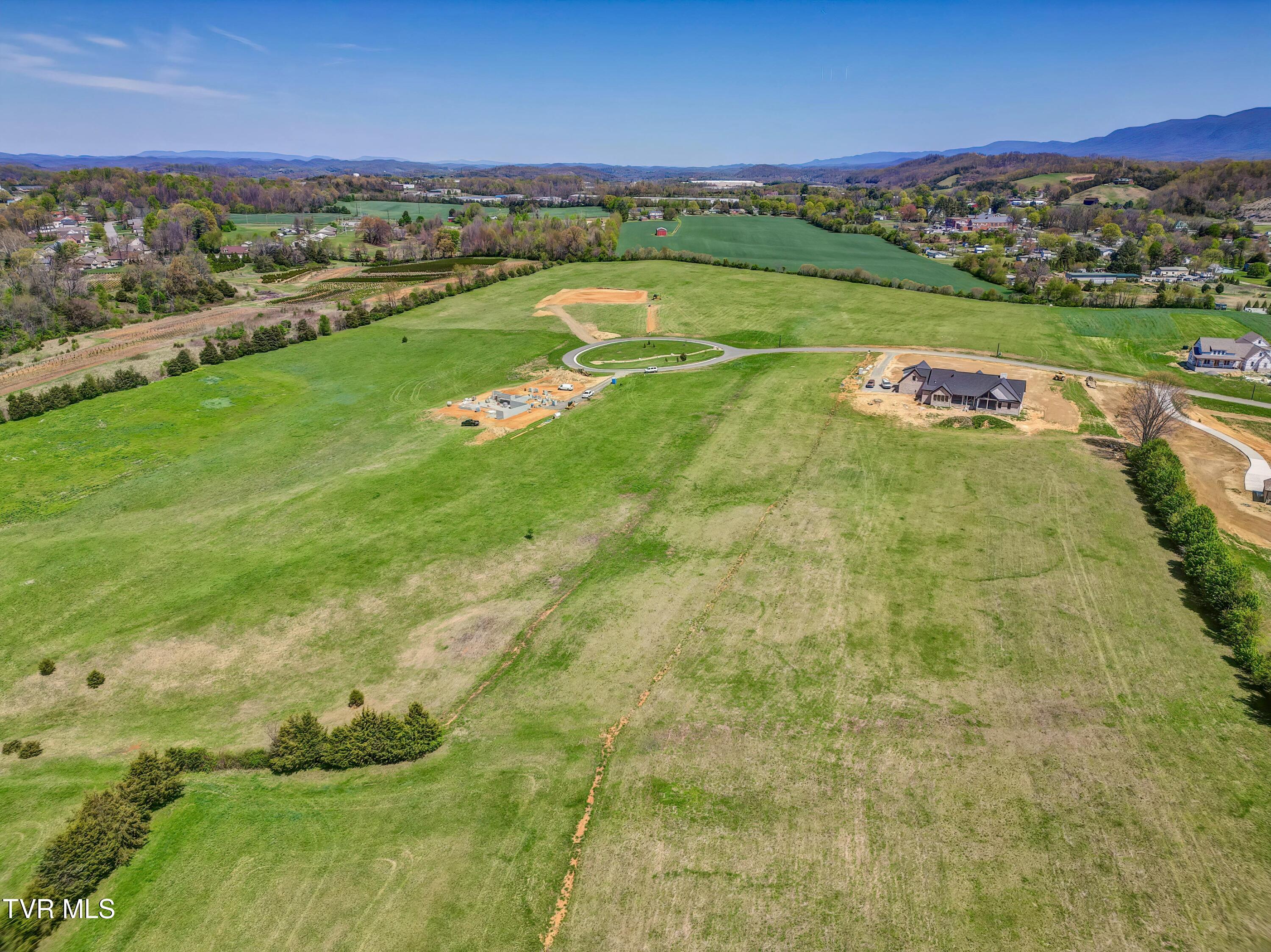 7391 Wolfe Ridge Dr Ridge, Unit 8 Piney Flats, TN 37686 - Photo 11 of 21 tempImageEr3pUe