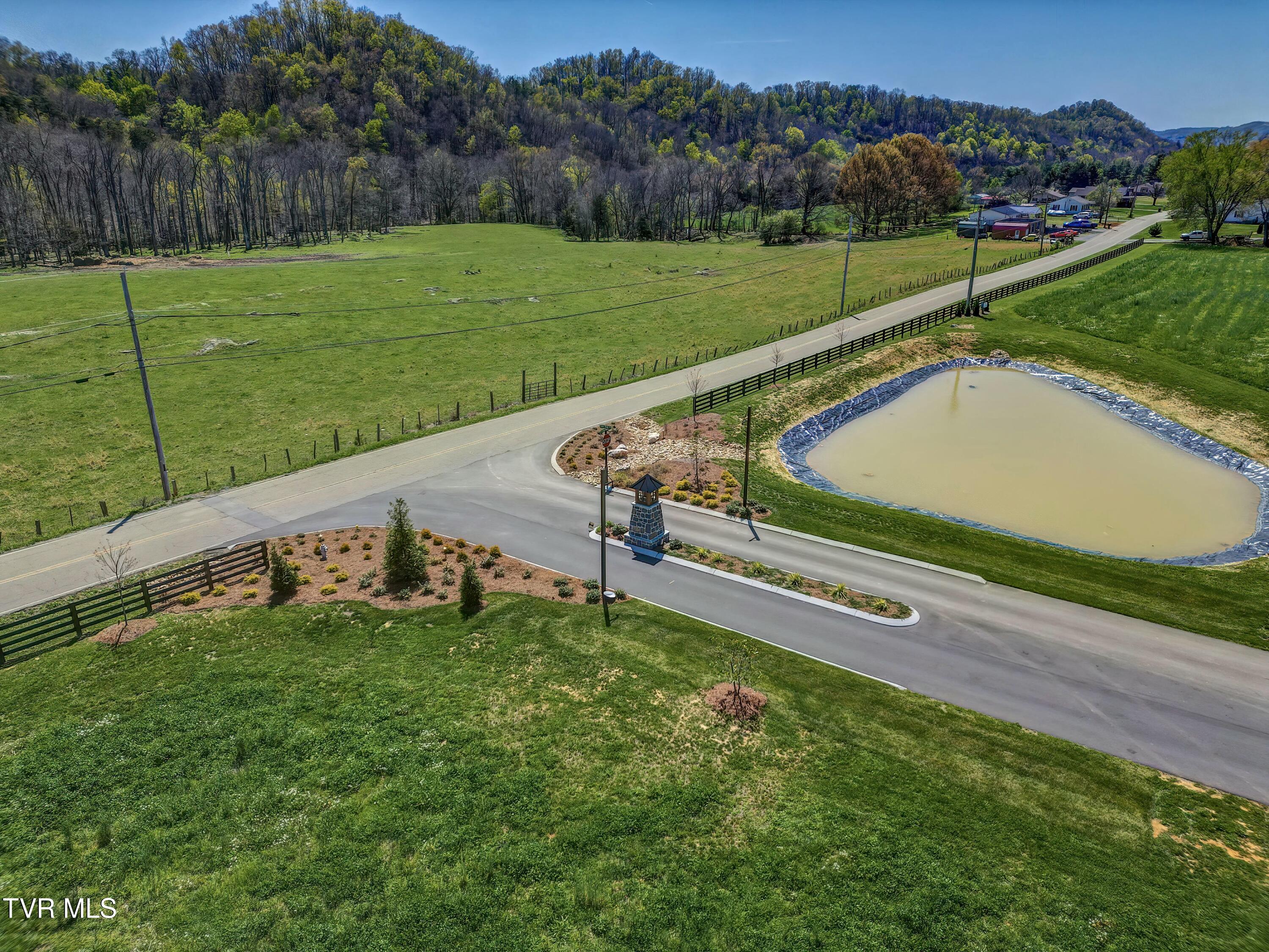 7391 Wolfe Ridge Dr Ridge, Unit 8 Piney Flats, TN 37686 - Photo 17 of 21 tempImageFKQMsF