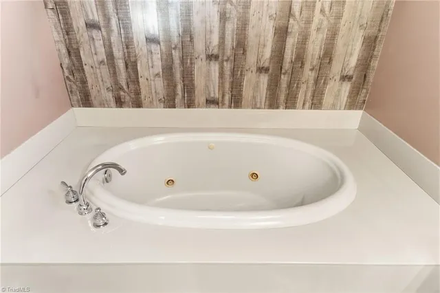 $305,000 | 124 Ridgeway Lane, Lexington, NC 27295