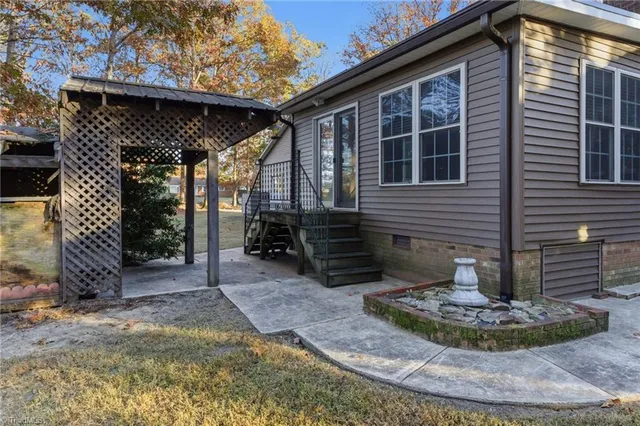 $305,000 | 124 Ridgeway Lane, Lexington, NC 27295