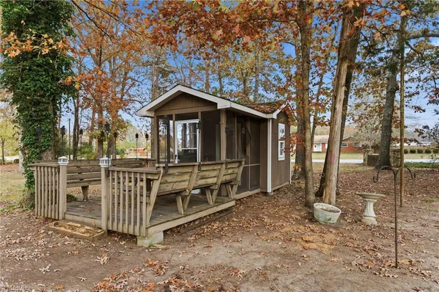 $305,000 | 124 Ridgeway Lane, Lexington, NC 27295