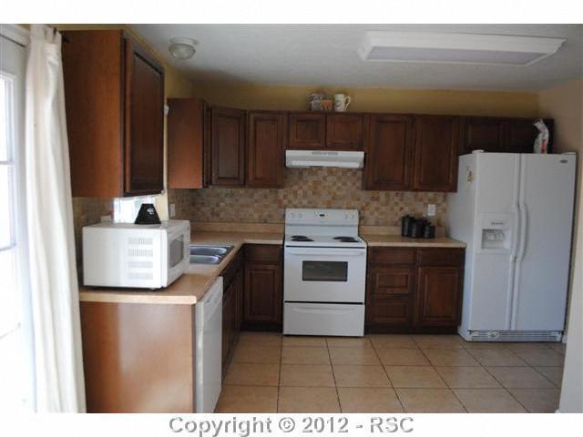 4475 Beaumont Road Colorado Springs, CO 80916 - Photo 4 of 9