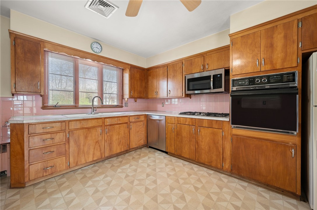 21 Top Street Westerly, RI 02891 - Photo 14 of 50