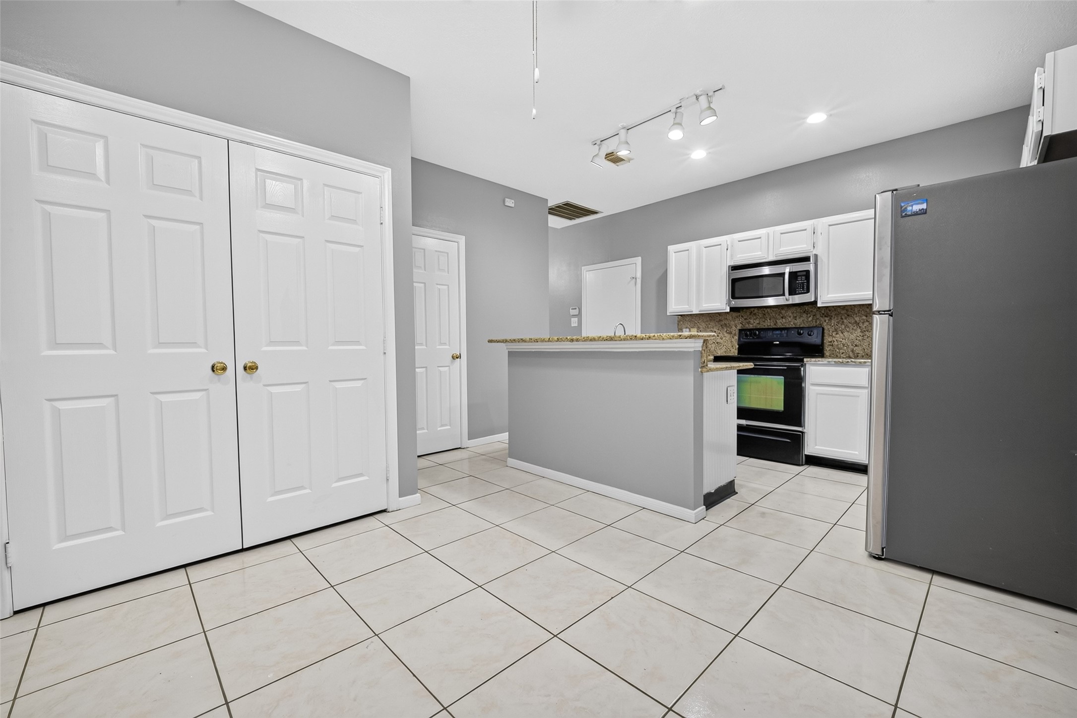 13607 Sable Lane Houston, TX 77014 - Photo 14 of 46 a kitchen with stainless steel appliances granite countertop a refrigerator and a stove top oven