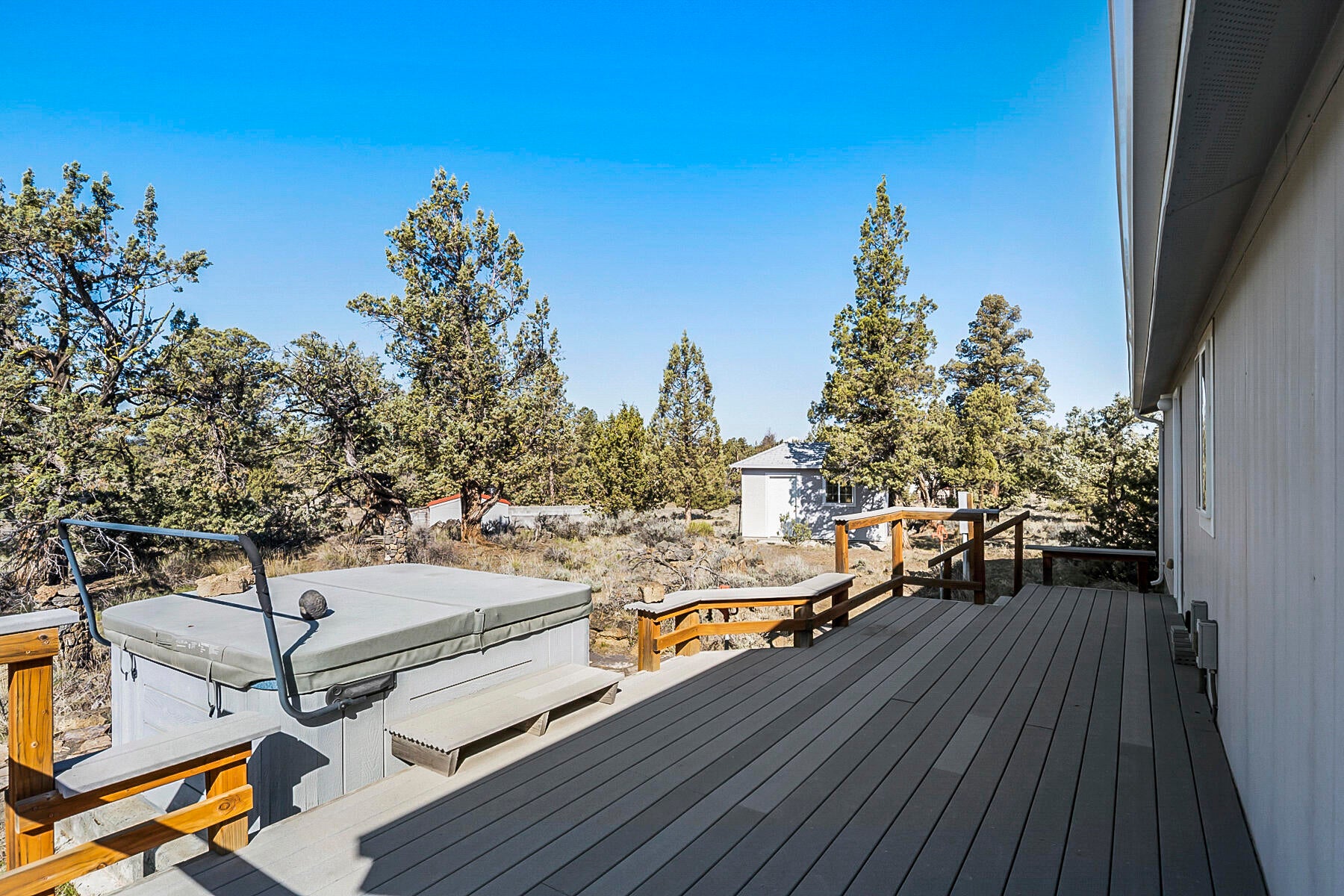6637 Southwest Badger Road Terrebonne, OR 97760 - Photo 18 of 37 Back Deck