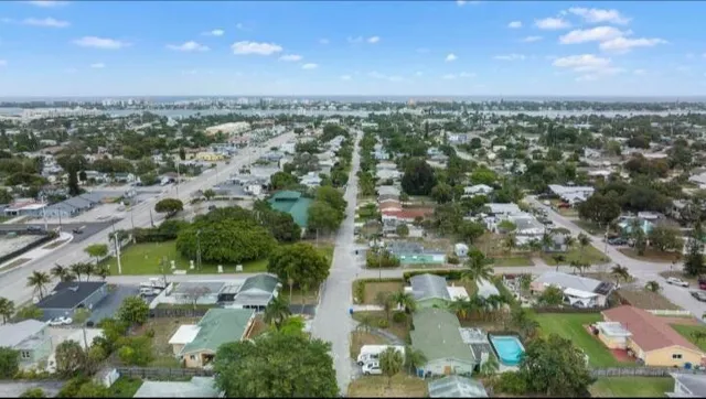 $496,900 | 806 Minnesota Street, Lantana, FL 33462