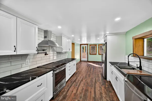 $449,900 | 13531 Frankfort Highway, Springfield, WV 26763