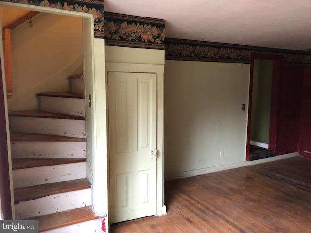 829 Warren Road Cockeysville, MD 21030 - Photo 6 of 26 LIVING ROOM