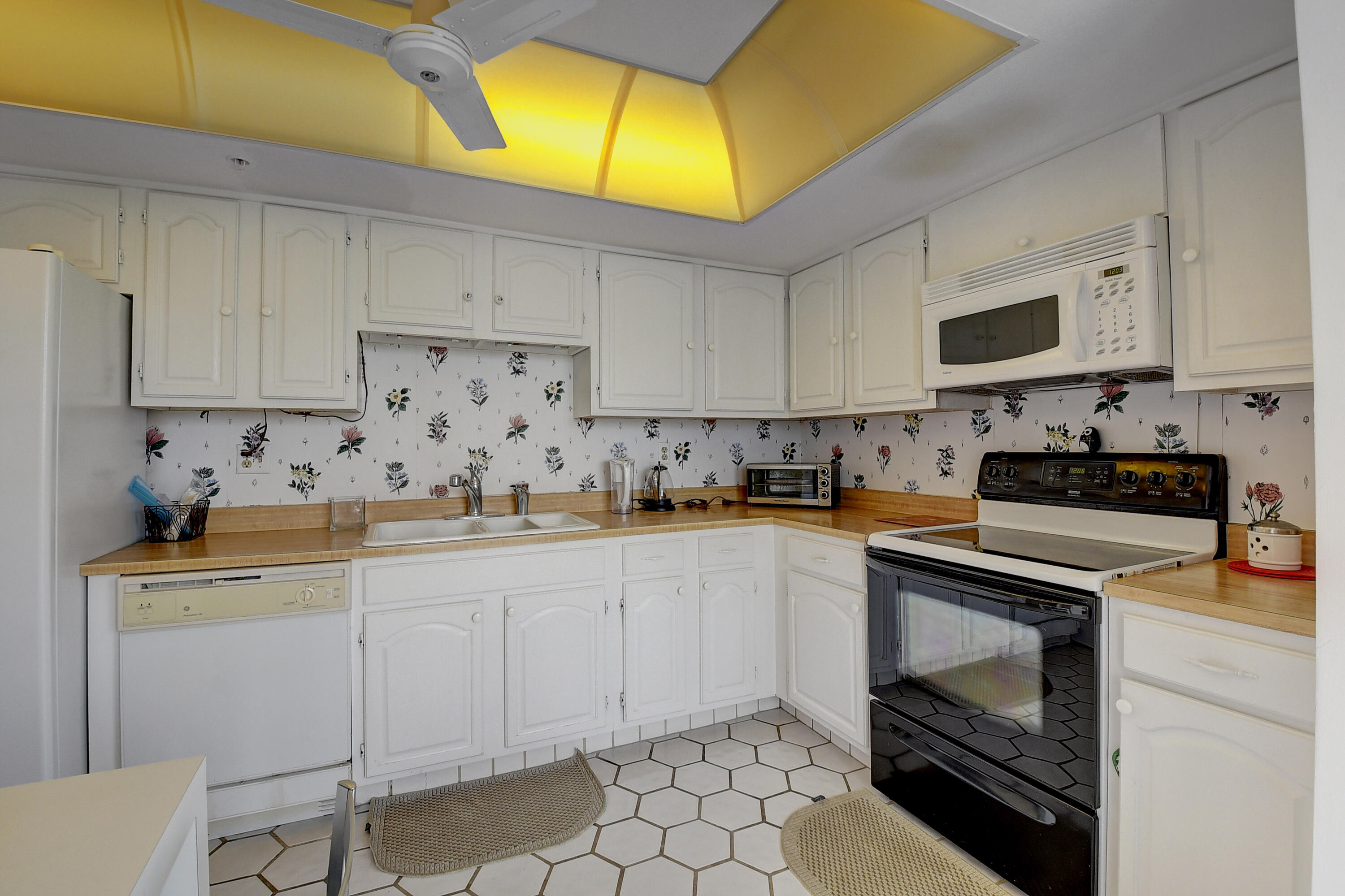 7754 Lakeside Boulevard, Unit 451 Boca Raton, FL 33434 - Photo 13 of 56 DSC_4087_88_89_90_91