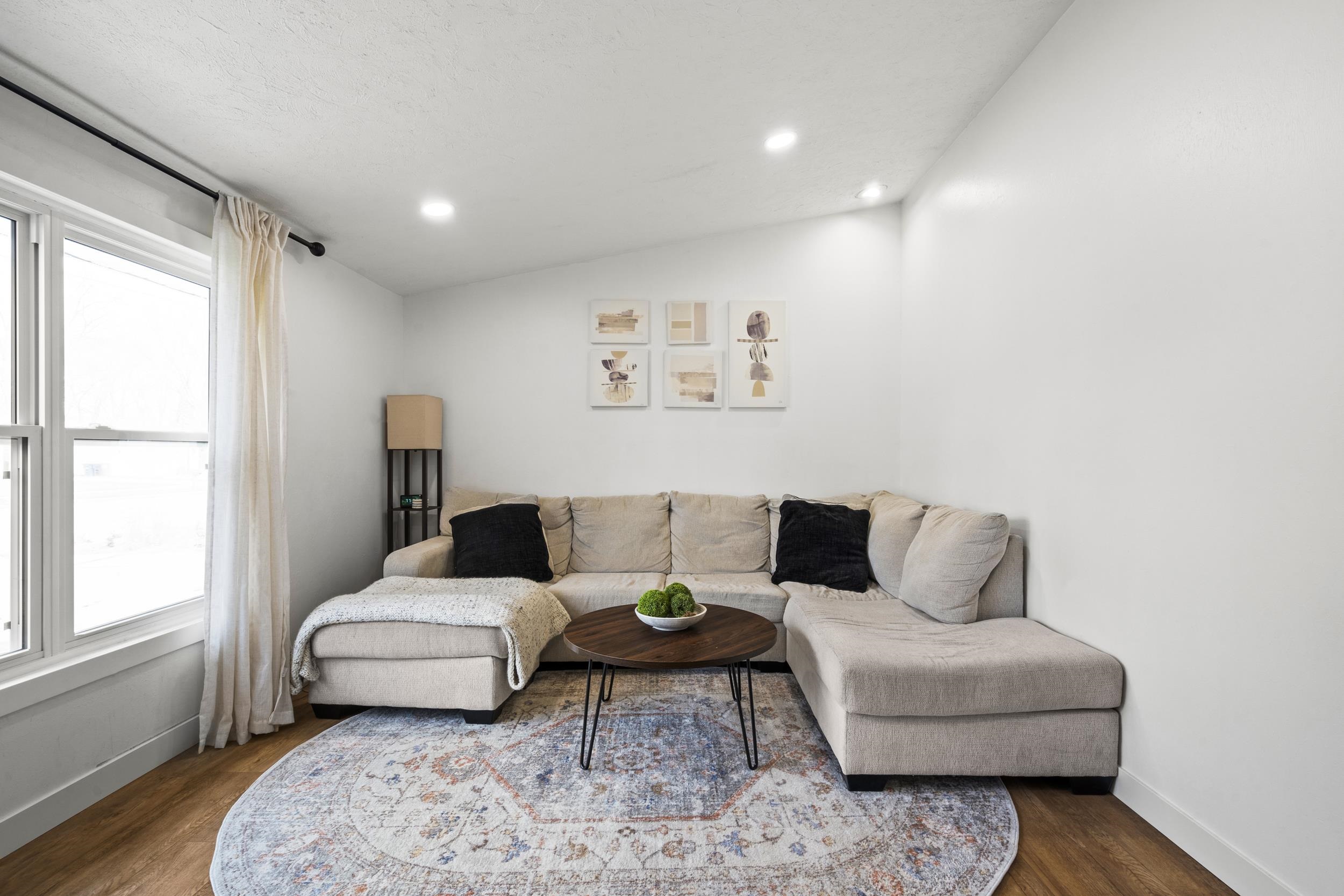 1371 Cormier Road Ashwaubenon, WI 54313 - Photo 4 of 32 Gallery Image 4