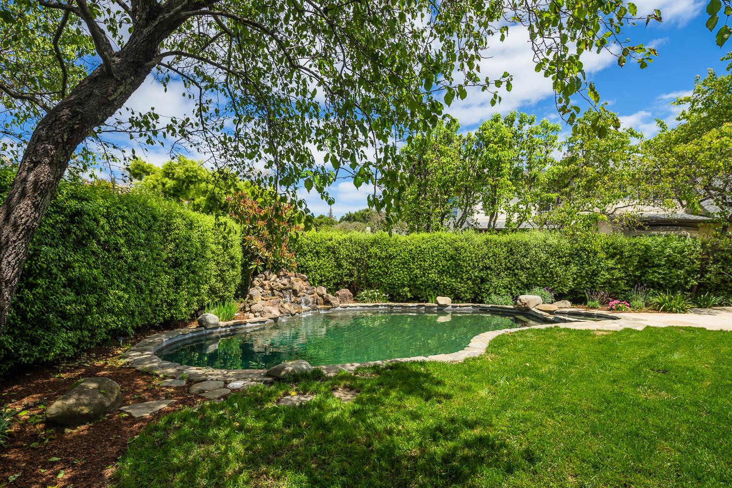 290 Gloria Circle Menlo Park, CA 94025 - Photo 40 of 41 a view of a garden with an outdoor space