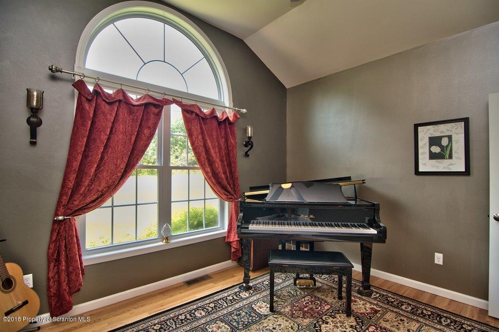 52 Laurel Road Moscow, PA 18444 - Photo 36 of 73 Gallery Image 36