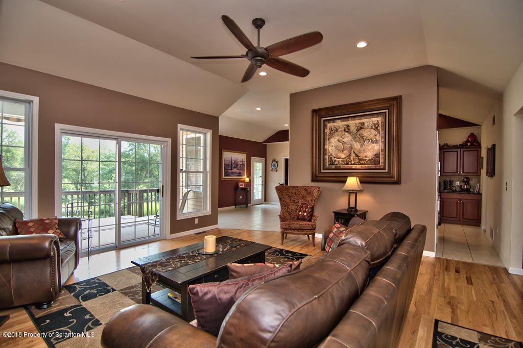 52 Laurel Road Moscow, PA 18444 - Photo 9 of 73 Gallery Image 9