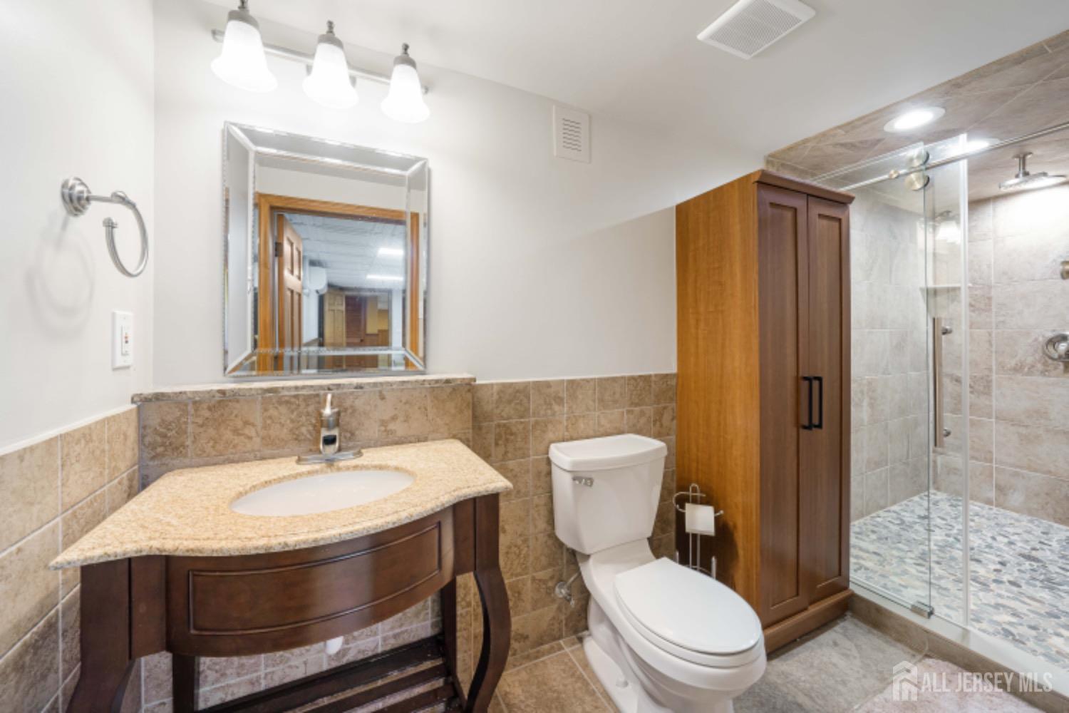 149 Sherwood Road Colonia, NJ 07067 - Photo 47 of 67 Gallery Image 47