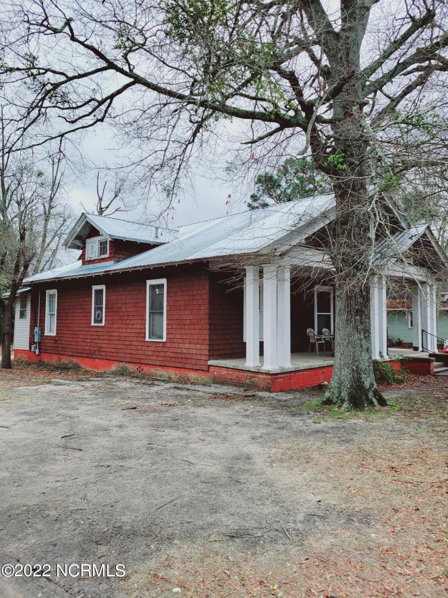526 Spring Street Hamlet, NC 28345 - Photo 3 of 17 20220310_112425