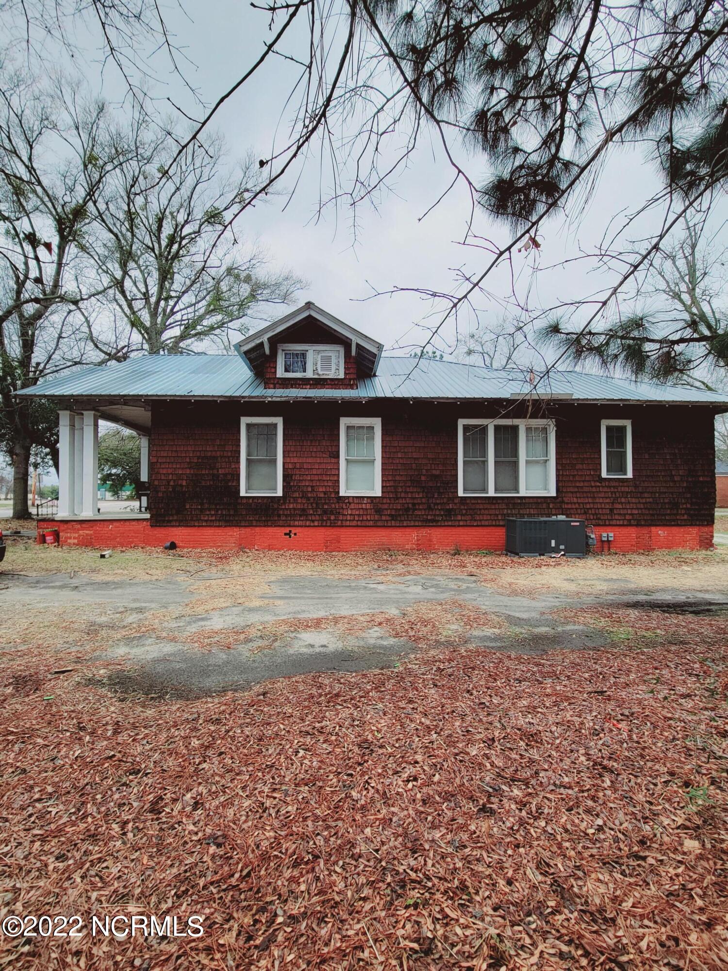 526 Spring Street Hamlet, NC 28345 - Photo 4 of 17 20220310_112502