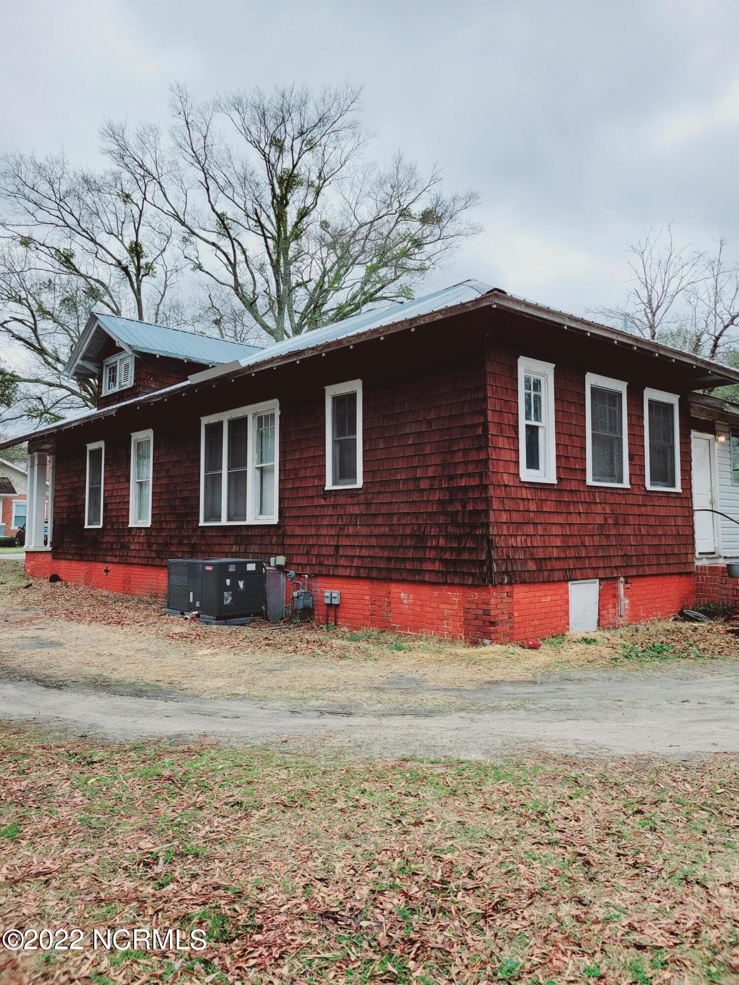 526 Spring Street Hamlet, NC 28345 - Photo 6 of 17 20220310_112526