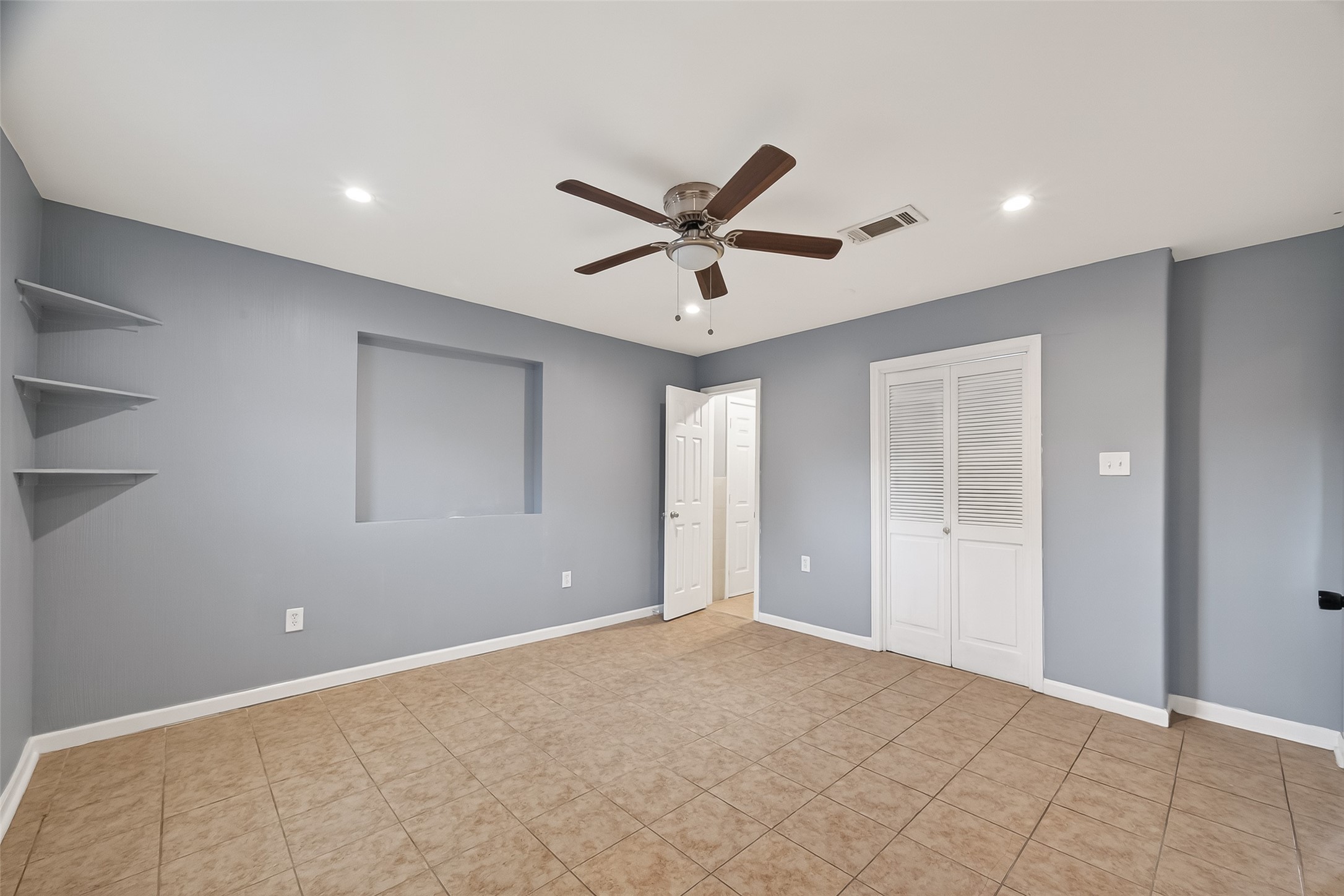 11927 Flushing Meadows Drive Houston, TX 77089 - Photo 28 of 36 a view of an empty room