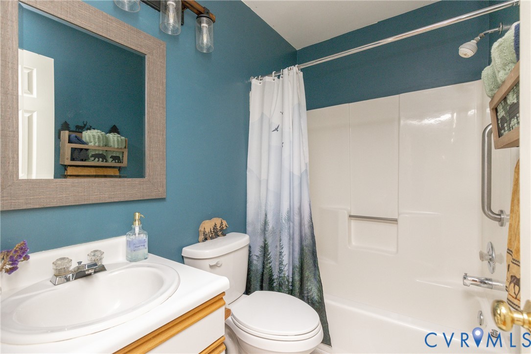 222 Water Pointe Court Midlothian, VA 23112 - Photo 14 of 19 Bathroom