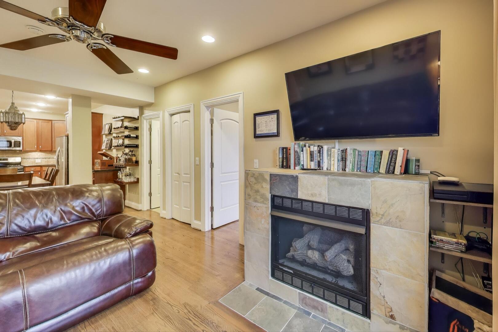 1378 North Wolcott Avenue, Unit 2C Chicago, IL 60622 - Photo 7 of 15 a living room with furniture and a flat screen tv