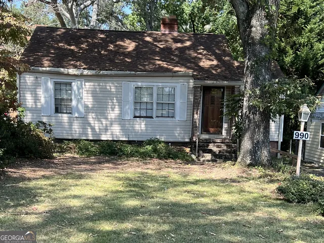 a front view of house with yard