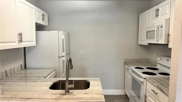 $1,650 | 770 Southeast 2nd Avenue, Unit A207, Deerfield Beach, FL 33441