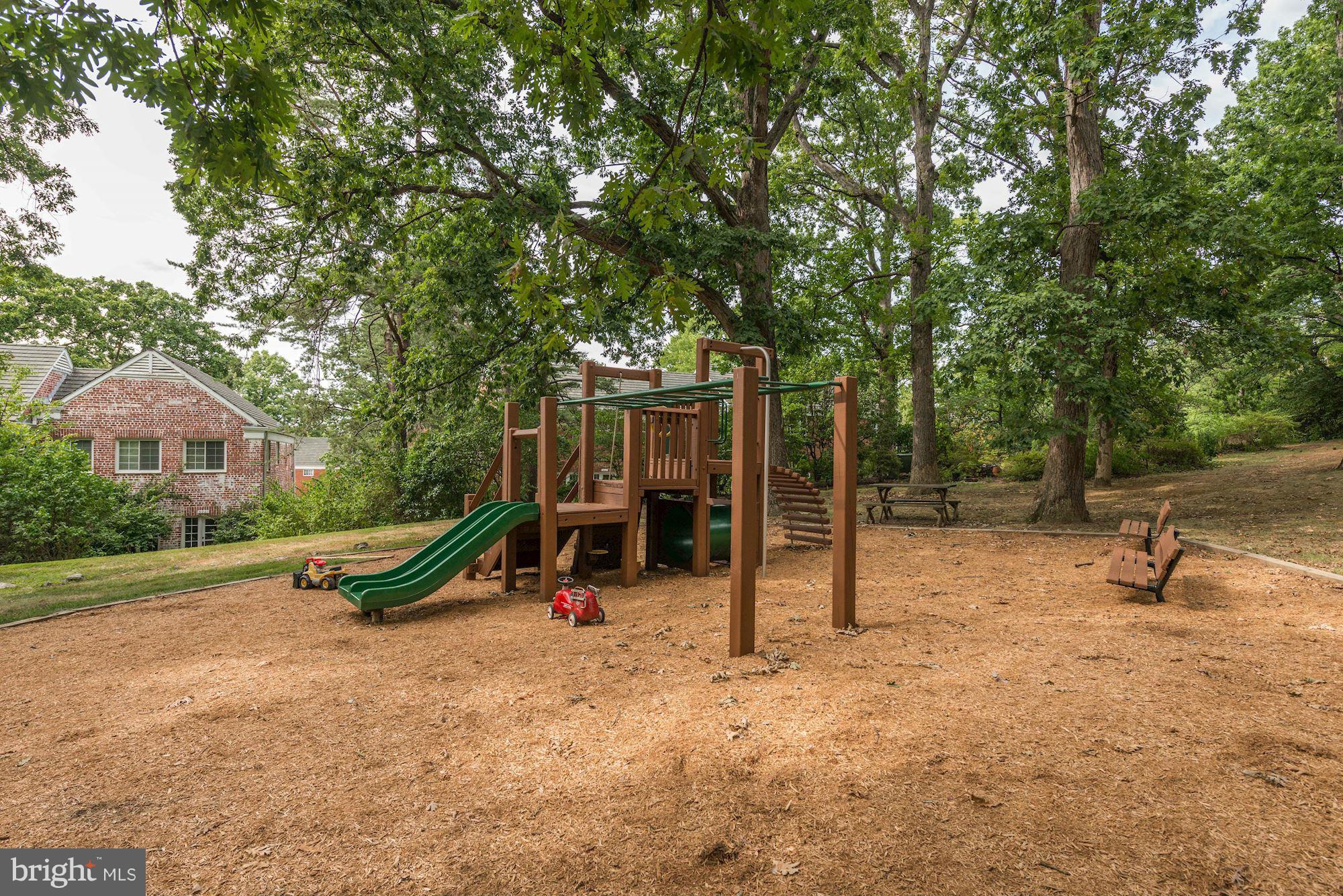 3136 Wellington Road, Unit 3136 Alexandria, VA 22302 - Photo 16 of 18 Exterior (Rear)
