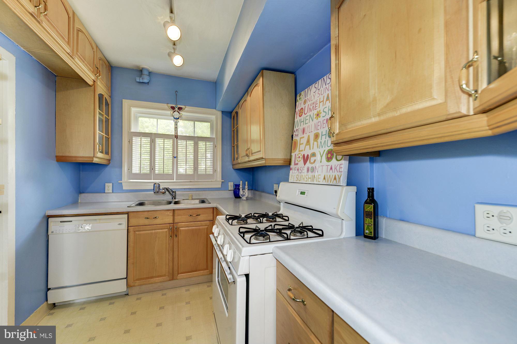 3136 Wellington Road, Unit 3136 Alexandria, VA 22302 - Photo 9 of 18 Kitchen