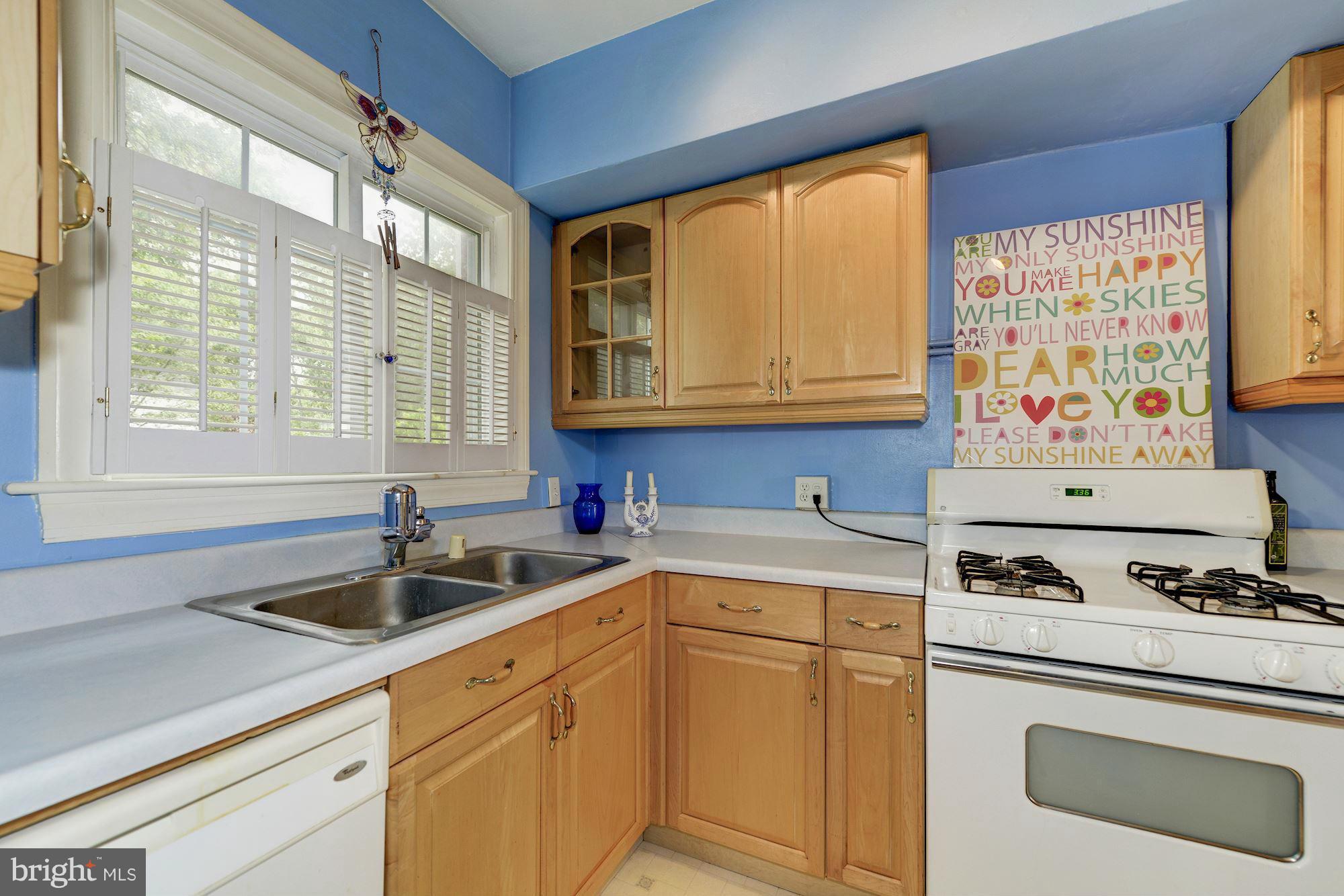 3136 Wellington Road, Unit 3136 Alexandria, VA 22302 - Photo 10 of 18 Kitchen