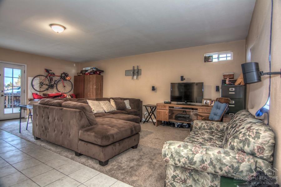 2124 Northeast Wells Acres Road Bend, OR 97701 - Photo 10 of 21 Gallery Image 10
