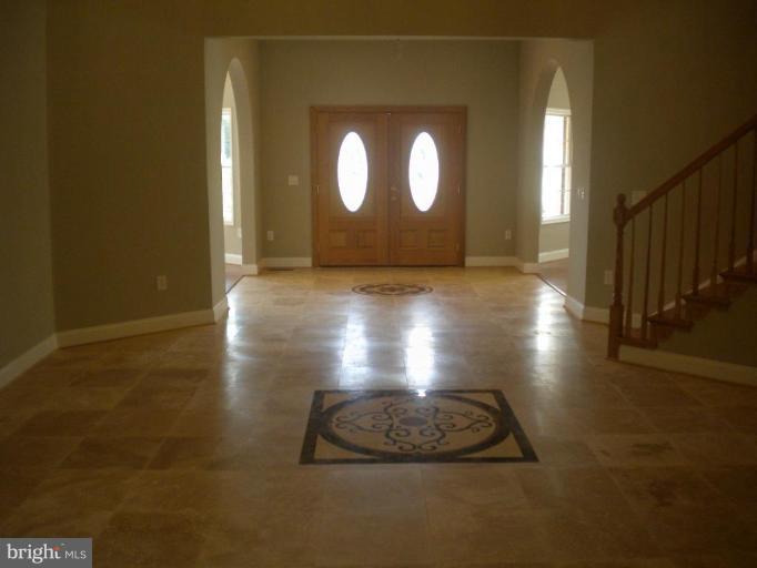 6508 Elmdale Road Alexandria, VA 22312 - Photo 20 of 23 Entrance / Foyer