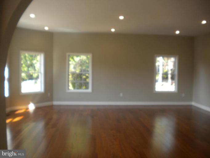 6508 Elmdale Road Alexandria, VA 22312 - Photo 9 of 23 Living Room