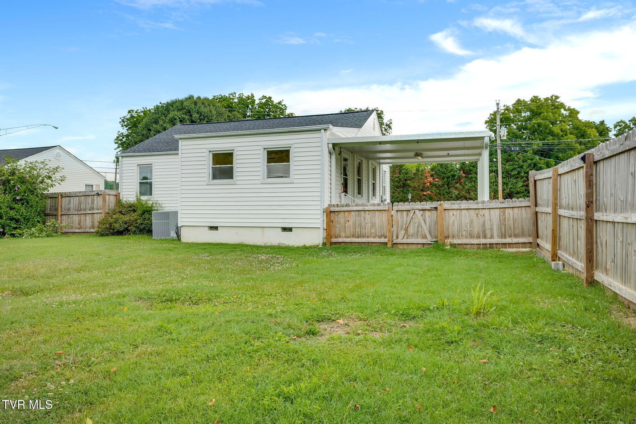 1018 Broad Street Elizabethton, TN 37643 - Photo 22 of 25 022