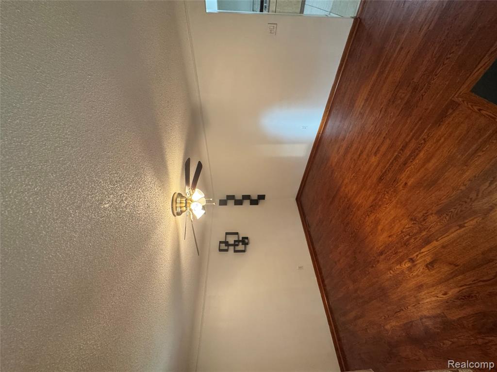 27262 Welsh Drive Warren, MI 48092 - Photo 5 of 15
