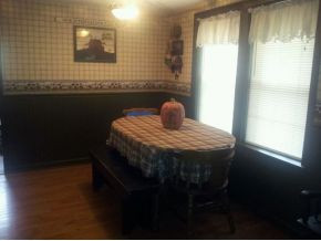 1861 Swanson Road Big Stone Gap, VA 24219 - Photo 3 of 20 Eatin Kitchen