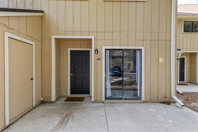 a view of front door with entryway
