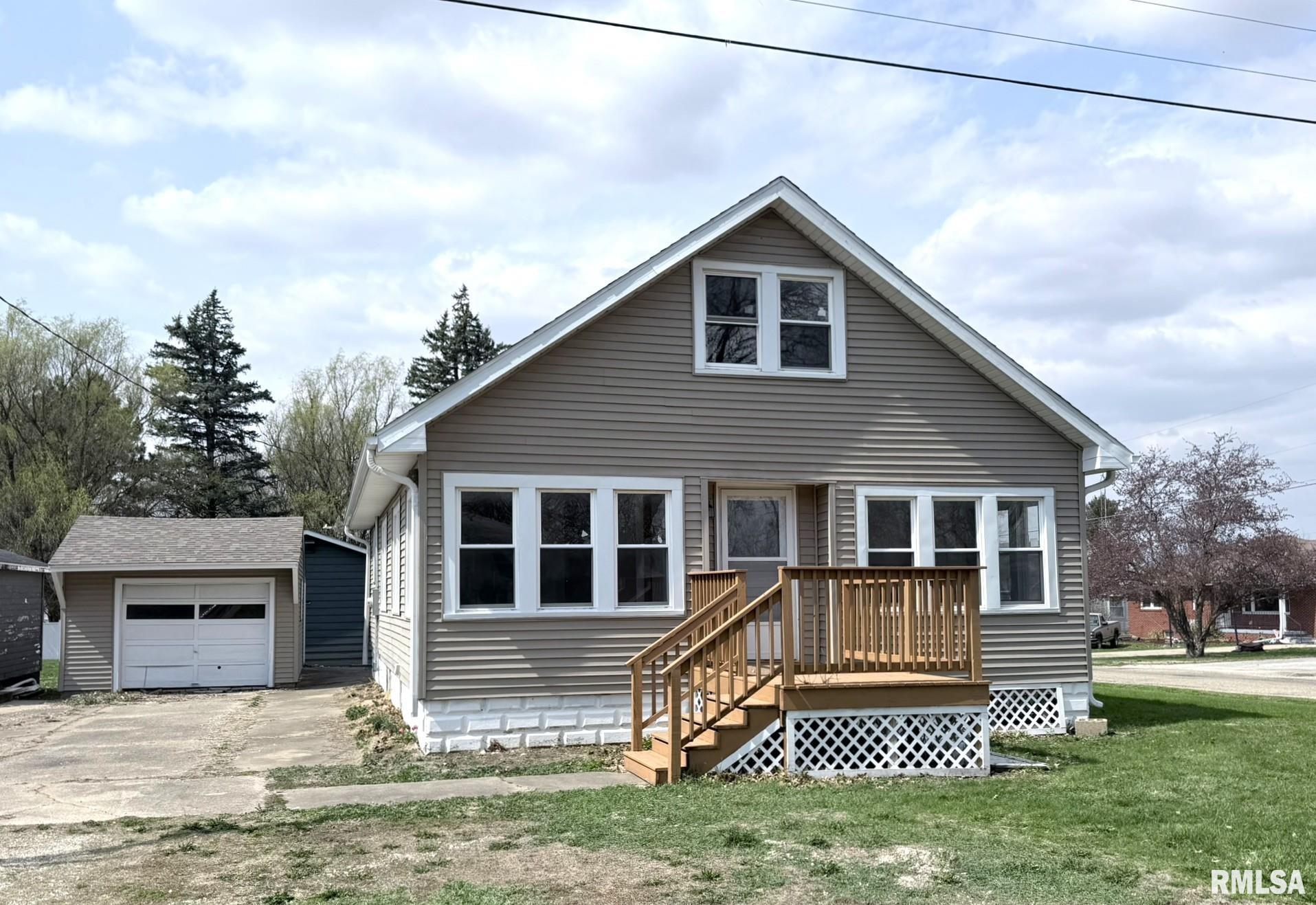 604 North Walnut Street Abingdon, IL 61410 - Photo 1 of 47