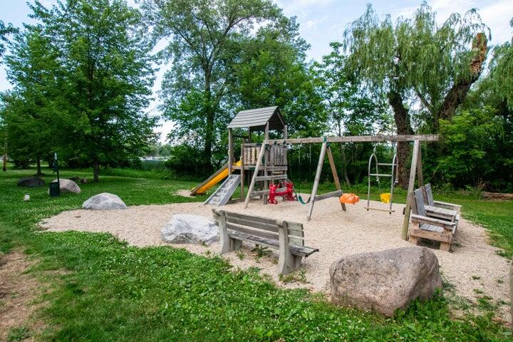 N3357 Ivy Road Geneva, WI 53147 - Photo 24 of 25 como2