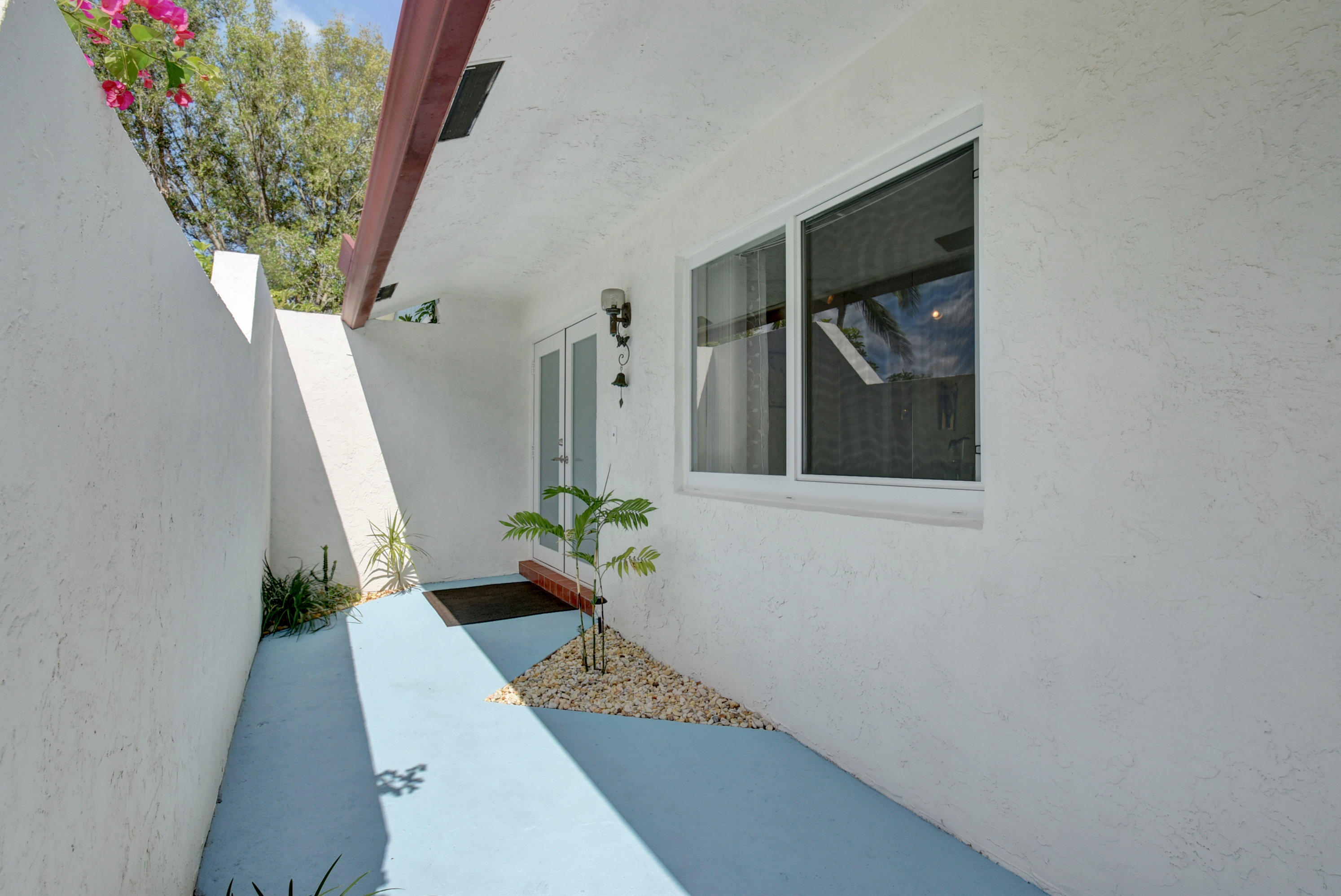 1113 Southwest 17th Street Boca Raton, FL 33486 - Photo 4 of 41 Private and Welcoming Entrance