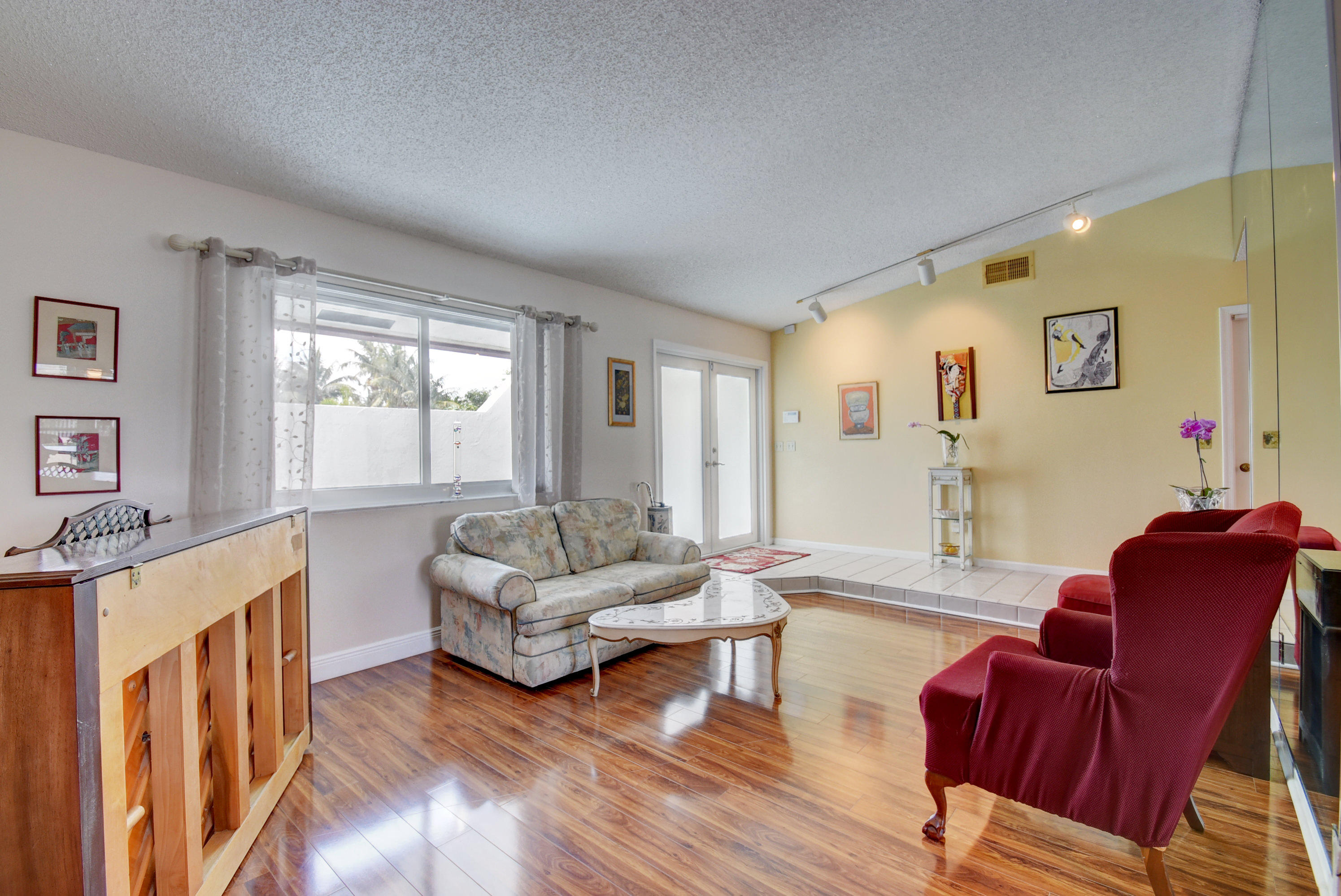 1113 Southwest 17th Street Boca Raton, FL 33486 - Photo 6 of 41 Open and Bright