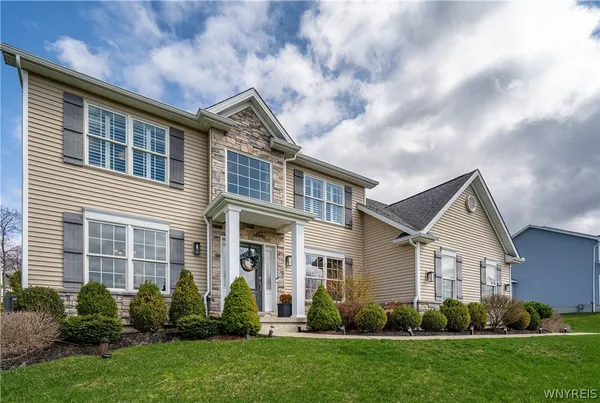 $689,900 | 89 Arrowood Lane, Orchard Park, NY 14127