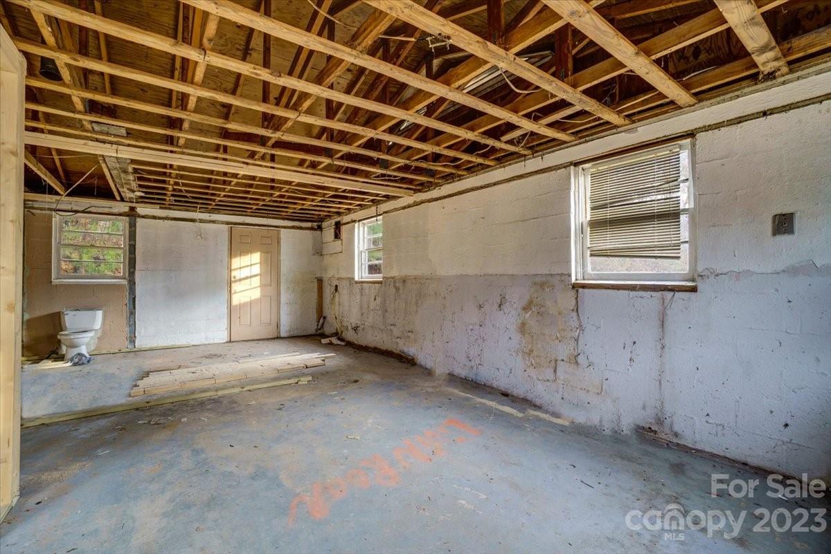 402 South Starr Street Dallas, NC 28034 - Photo 22 of 25 a view of empty room with windows