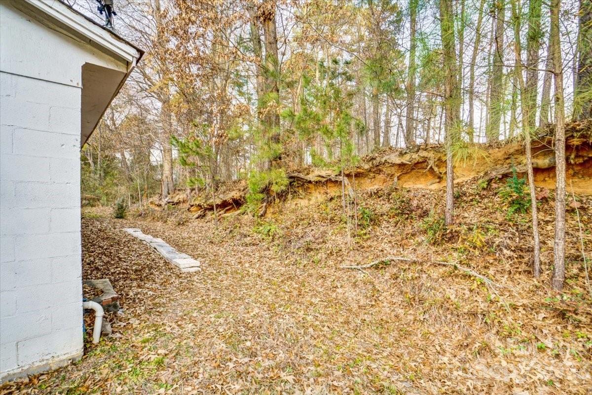 402 South Starr Street Dallas, NC 28034 - Photo 24 of 25 a bathroom with a shower